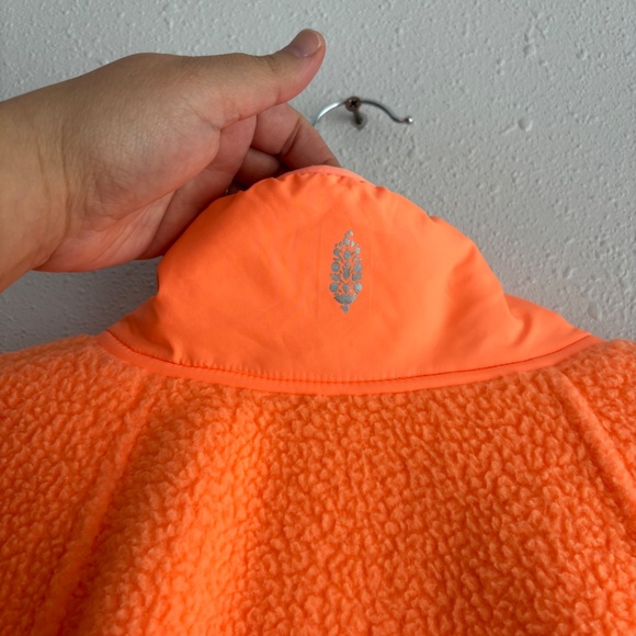 Free People Movement Hit The Slopes Neon Orange Fleece Sherpa Cropped Jacket - Picture 7 of 9